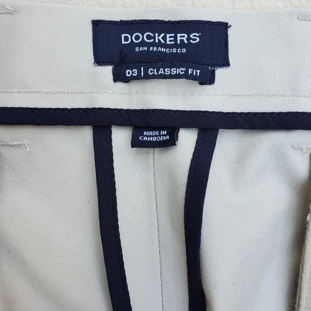 Dockers Men's beige classic fit pants 38W x 32L